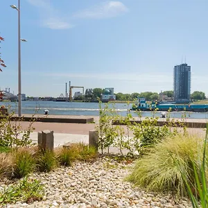 Bed & Breakfast Maasview, Rotterdam