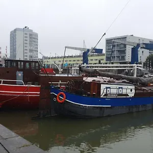 Botel Boat-apartment Fokkelina, Rotterdam